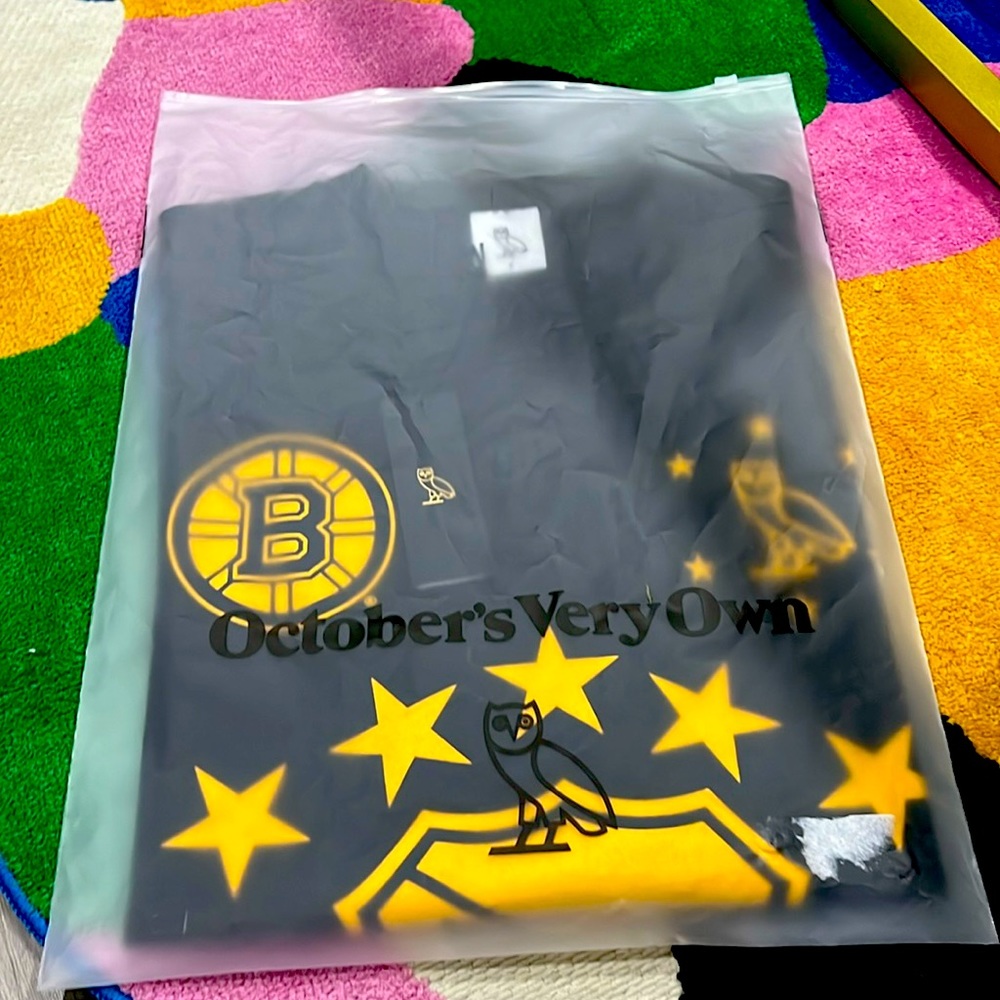 Brand new sweater for men 100% authentic for hockey fans